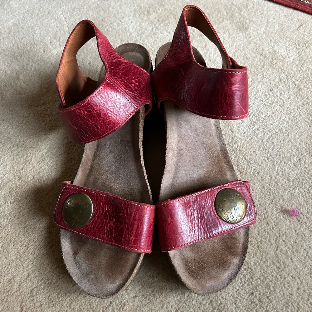 Taos Red Carousel Button Wedge Shoes. Size 8-8.5 - image 2